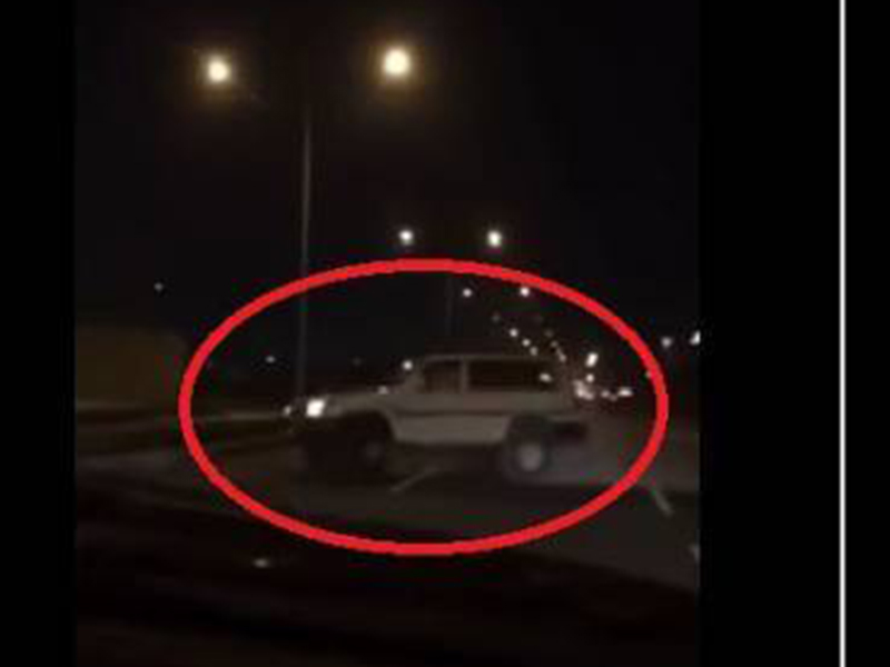 اضغط لمشاهدة الفيديو: انقلاب سيارة عريس سعودي بسبب التفحيط!